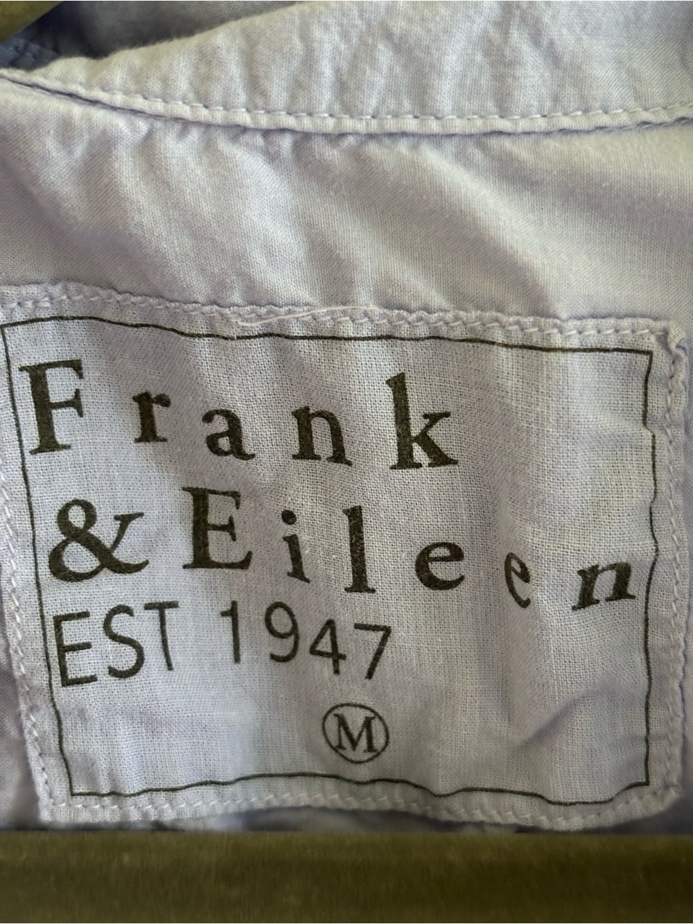 Frank & Eileen button-up shirt Barry style size medium *missing a button* - Picture 4 of 6